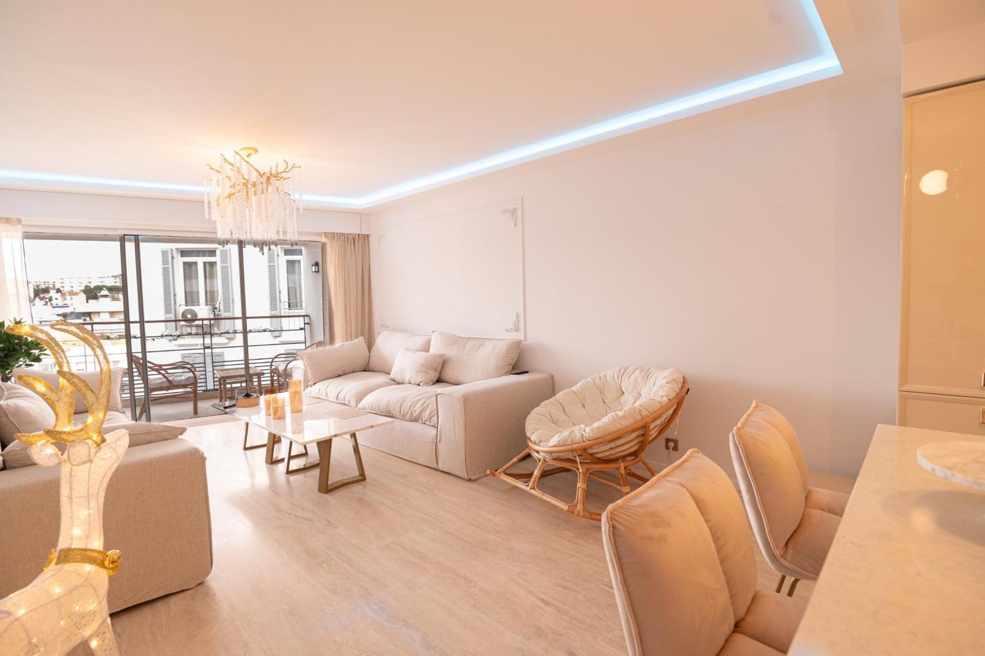Apartment 2-bedroom Luxurious With Balcony And Parking *